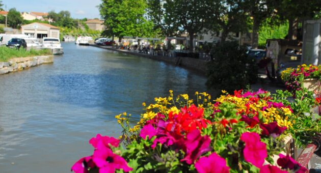 Les plus beaux spots pour passer la nuit en bateau sur le canal du Midi entre Carcassonne et Agde