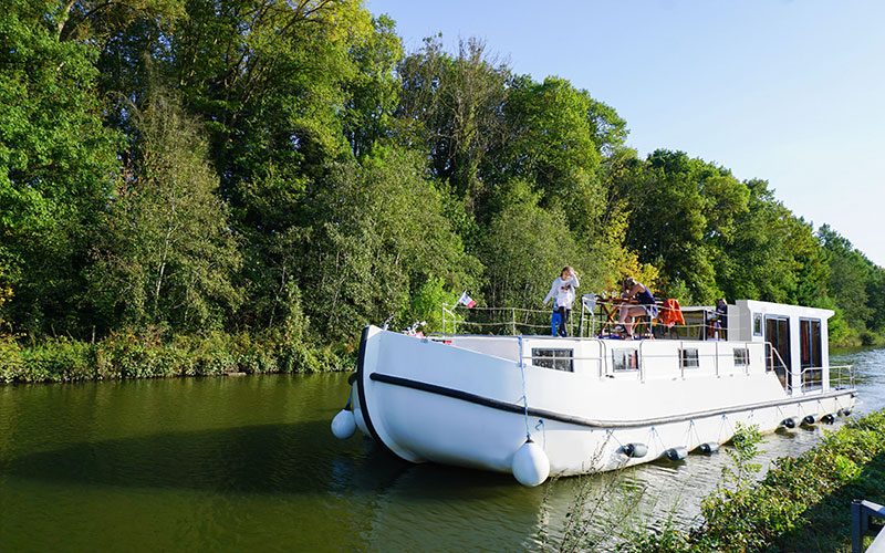 Vacances en basse saison : nos conseils pour voyager en bateau au mois d’octobre 🛥