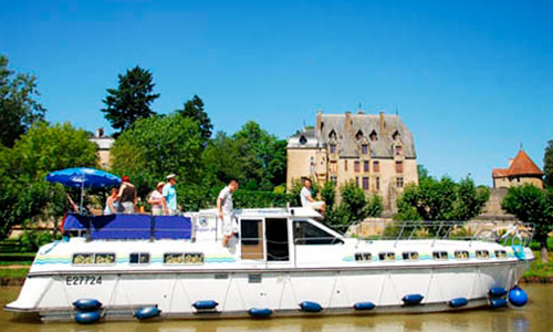 Top 5 des bateaux fluviaux pour des vacances entre amis.