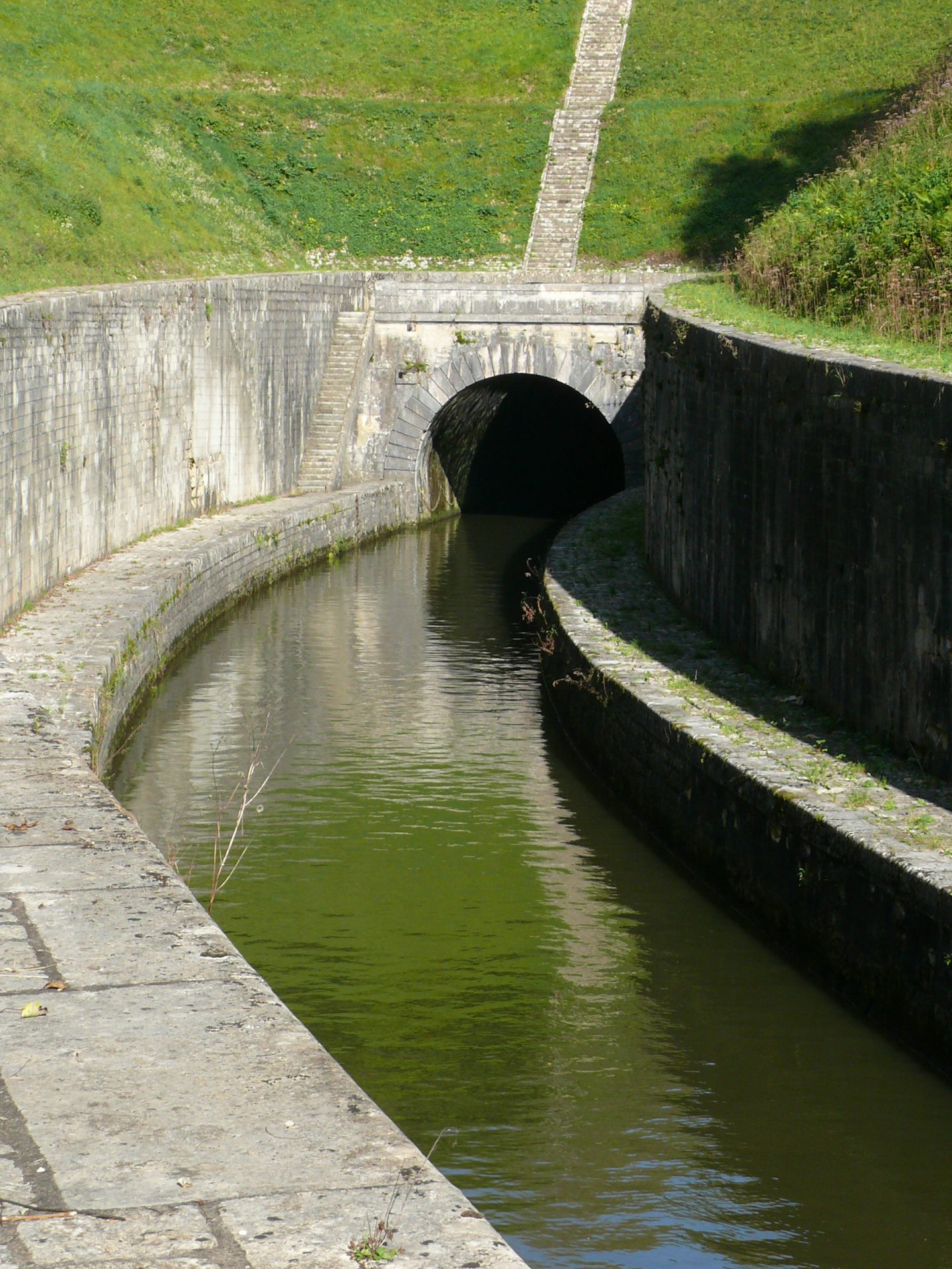 Le tunnel de St Albin Les Canalous