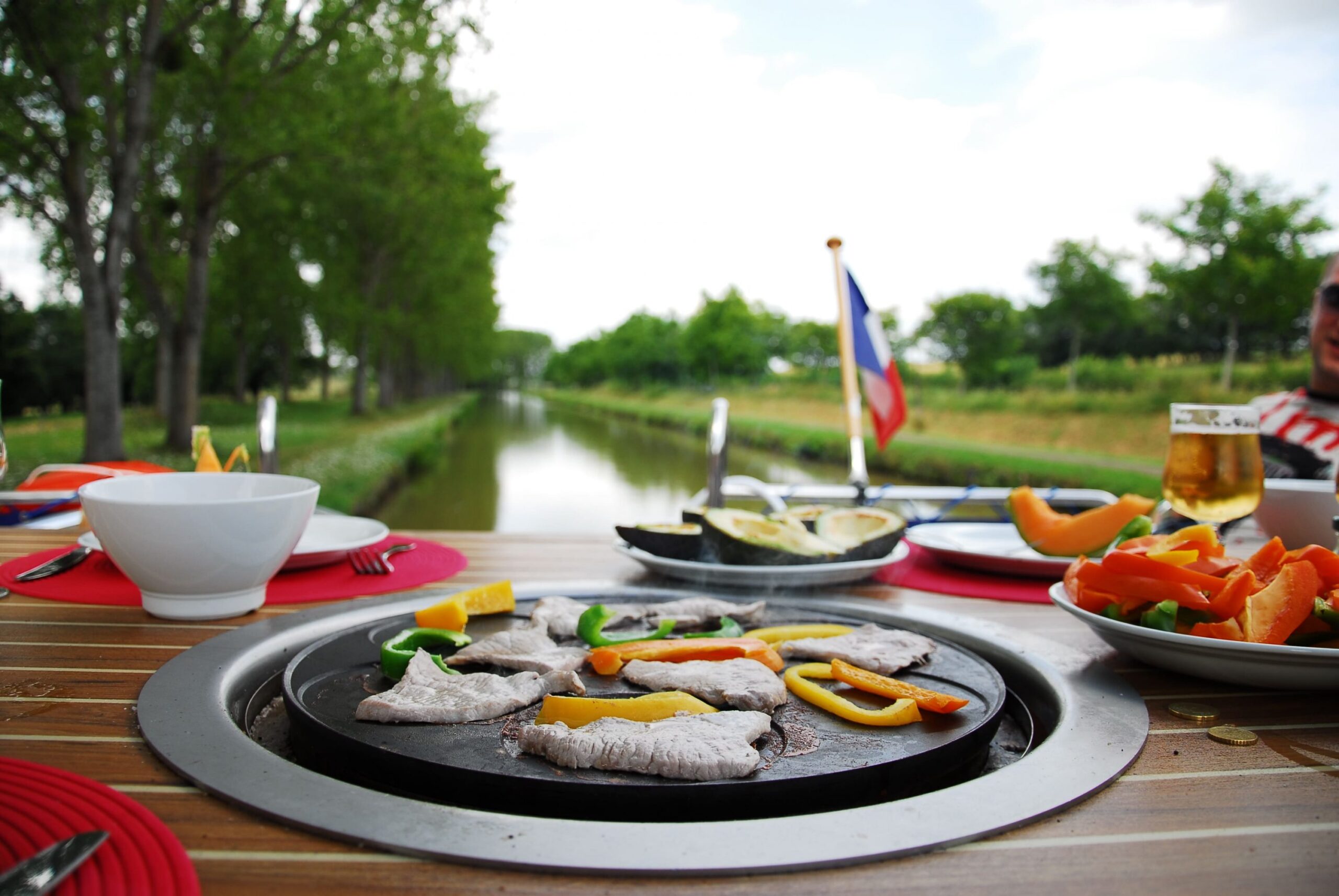 Cuisiner sur un bateau : Tout ce que vous devez savoir