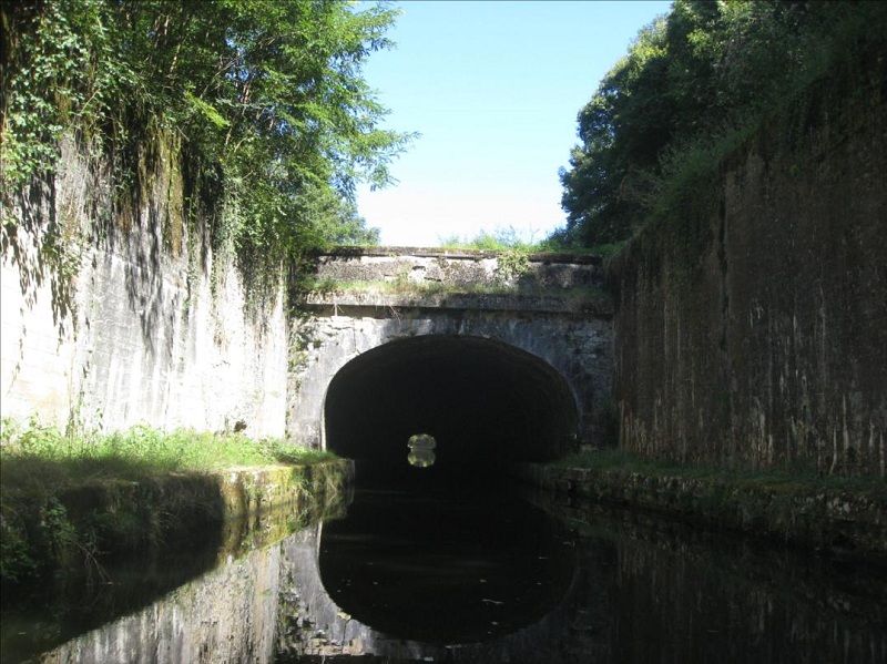 Que faire en un week-end en péniche sans permis sur le canal du nivernais ?