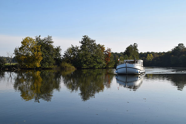 Péniche S en bourgogne