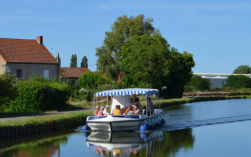 Une chouette activité pour prendre l’air : la location de bateau à la journée