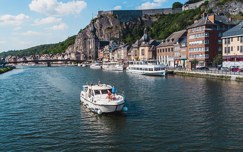 Quelle durée pour une croisière fluviale en péniche sans permis ?