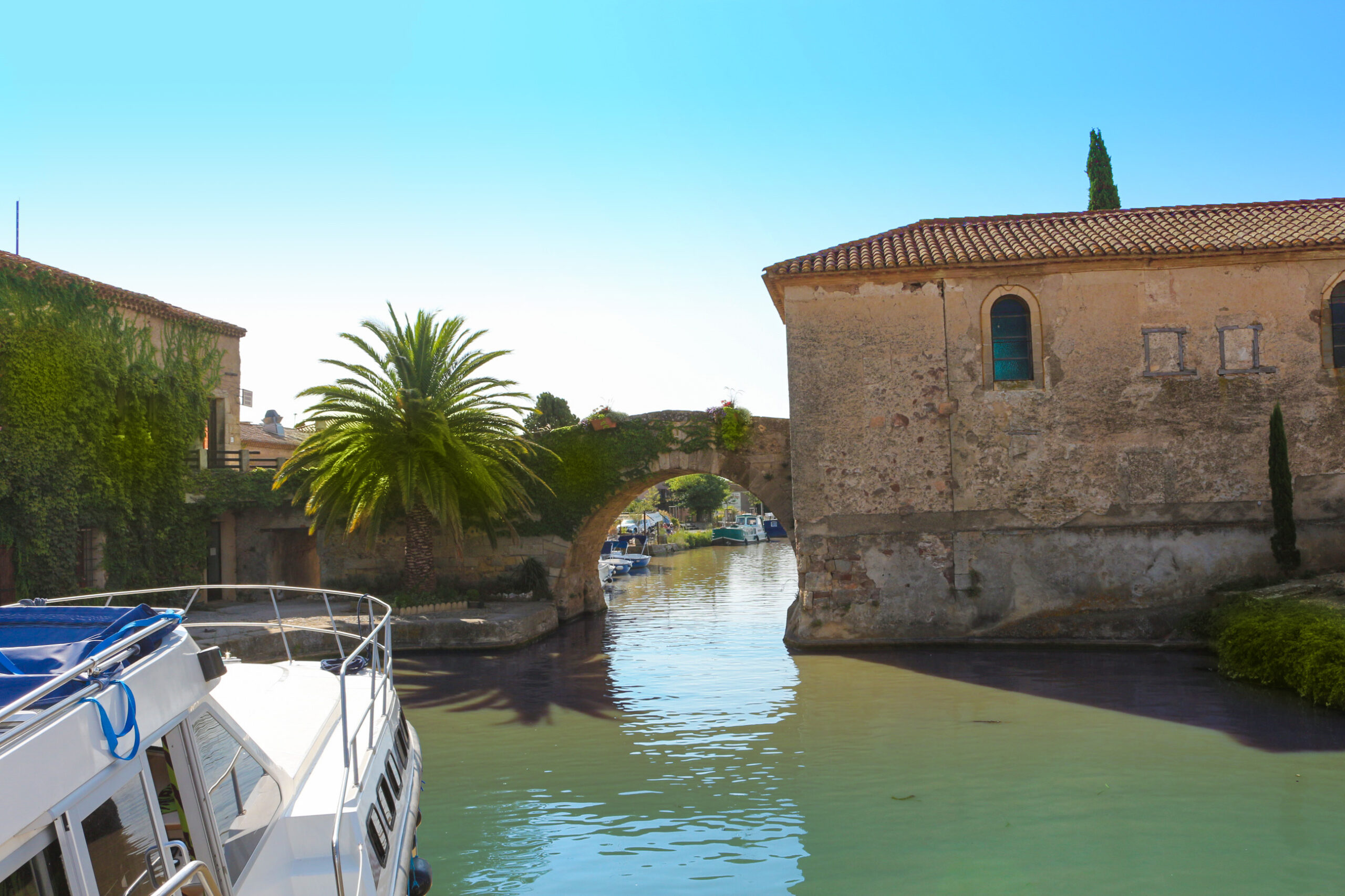 10 idées d’itinéraire pour une semaine de vacances en bateau sans permis sur le canal du Midi