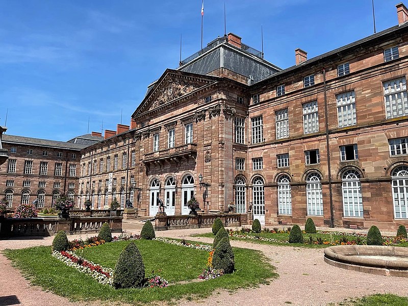 Façade côté ville du château des Rohan à Saverne - © Le Commissaire