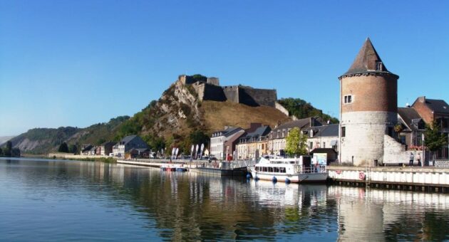Les Ardennes en bateau : un voyage fluvial entre France et Belgique