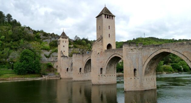 8 bonnes raisons de faire une escale à Cahors lors de votre croisière fluviale sur le Lot