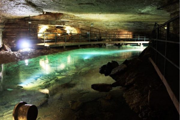 Grotten von Bèze